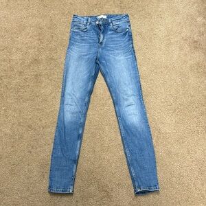 Zara women skinny jeans. Size 4